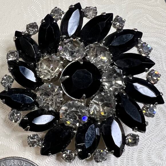 Vintage WEISS Singed Round Statement Brooch AB Rhinestones Givre Stones Black - Picture 1 of 8